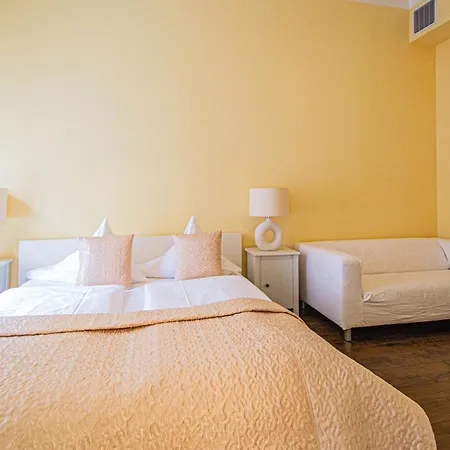 Apartment Spacious Oasis In Prague's Heart